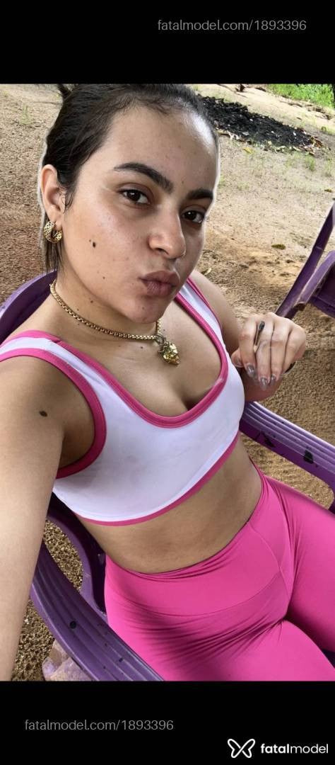 Acompanhante mulher com cabelo castanho de olhos mel - Carla