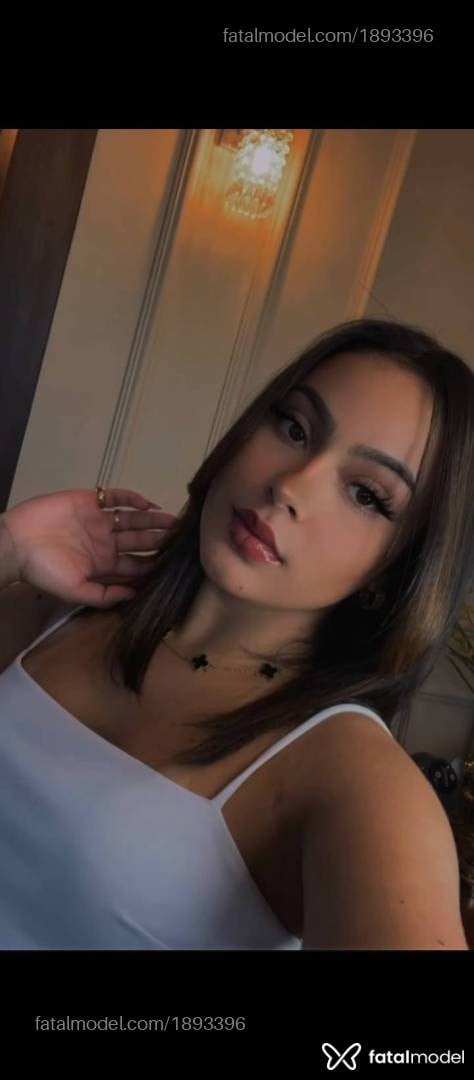 Acompanhante mulher com cabelo castanho de olhos mel em Teixeira de Freitas Acompanhante mulher com cabelo castanho de olhos mel em Teixeira de Freitas - Carla