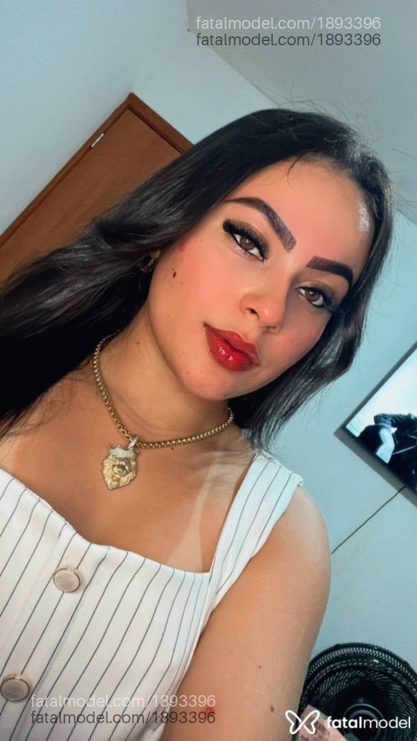 Acompanhante mulher com cabelo castanho de olhos mel - Carla