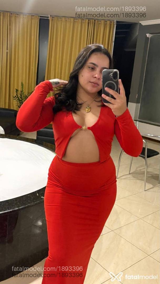 Acompanhante mulher com cabelo castanho de olhos mel - Carla