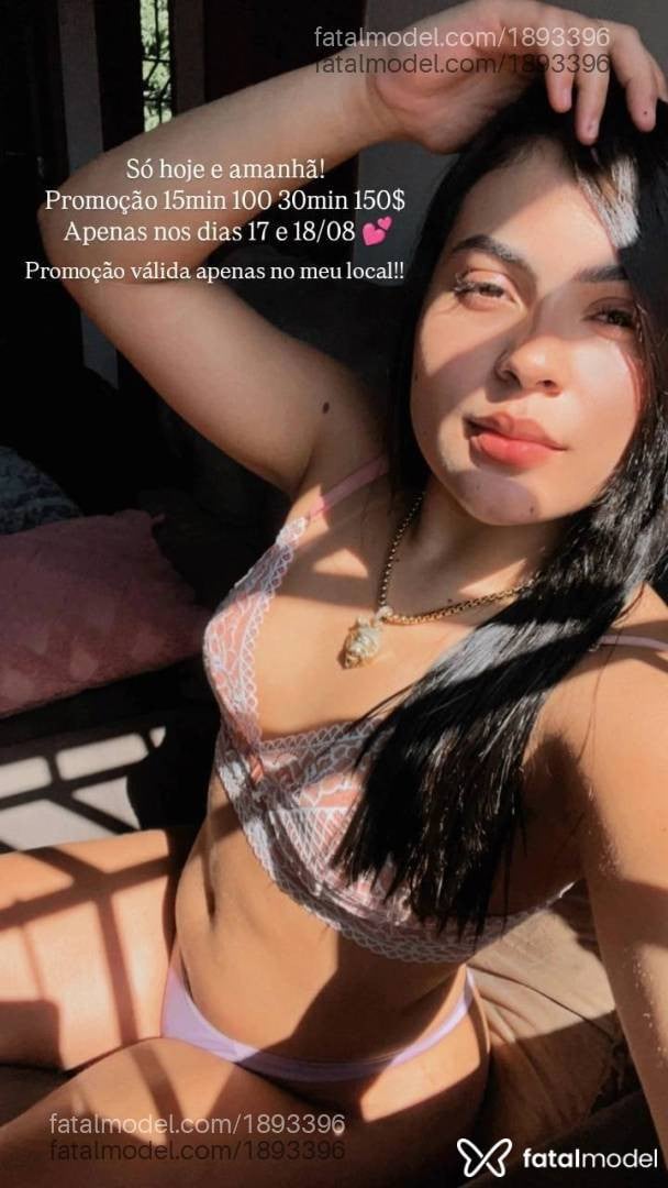 Acompanhante mulher com cabelo castanho de olhos mel - Carla
