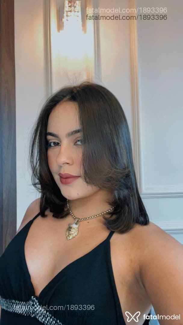 Acompanhante mulher com cabelo castanho de olhos mel - Carla