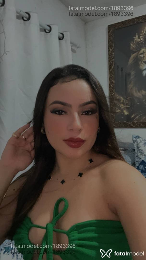 Acompanhante mulher com cabelo castanho de olhos mel - Carla
