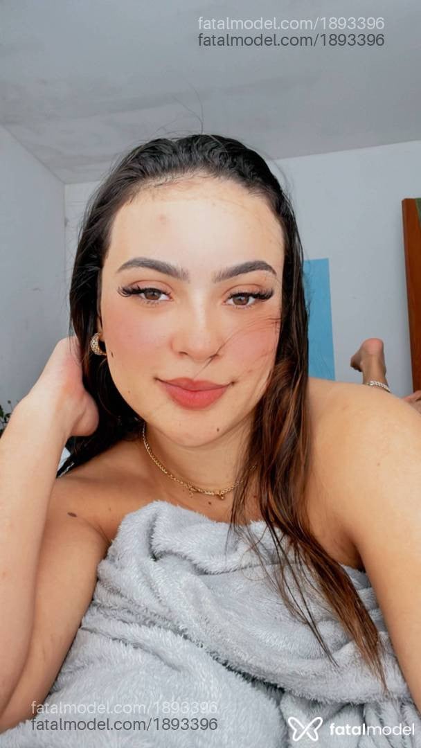 Acompanhante mulher com cabelo castanho de olhos mel - Carla