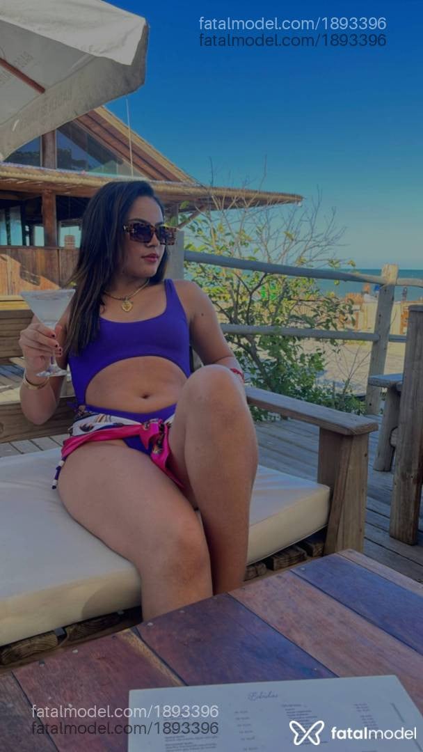 Acompanhante mulher com cabelo castanho de olhos mel - Carla