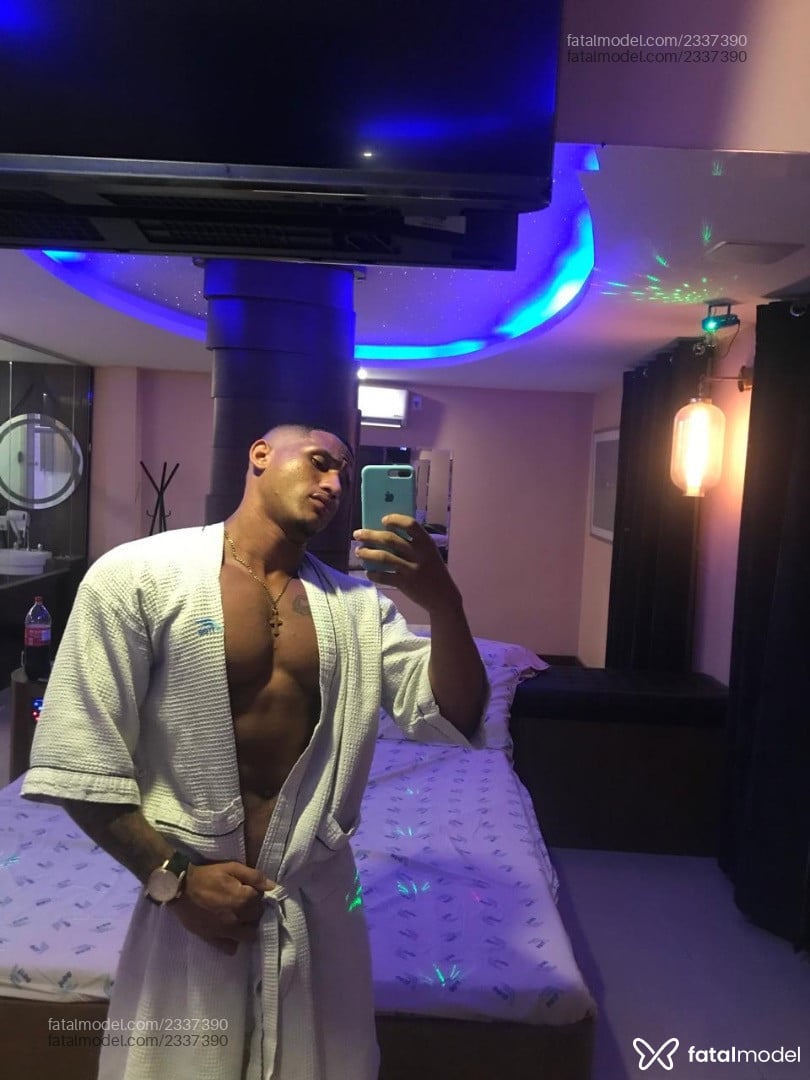 Acompanhante homem morena (o) de olhos pretos em Rio de Janeiro - Breno Santos