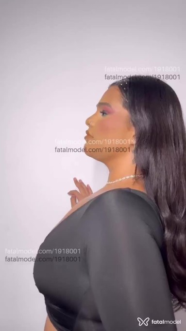 Acompanhante mulher com cabelo castanho de olhos castanhos em Virtual Acompanhante mulher com cabelo castanho de olhos castanhos em Virtual - Lua