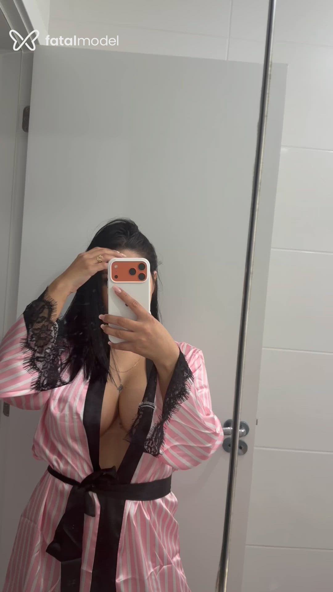 Acompanhante mulher morena (o) de olhos castanhos - Karol Mendes