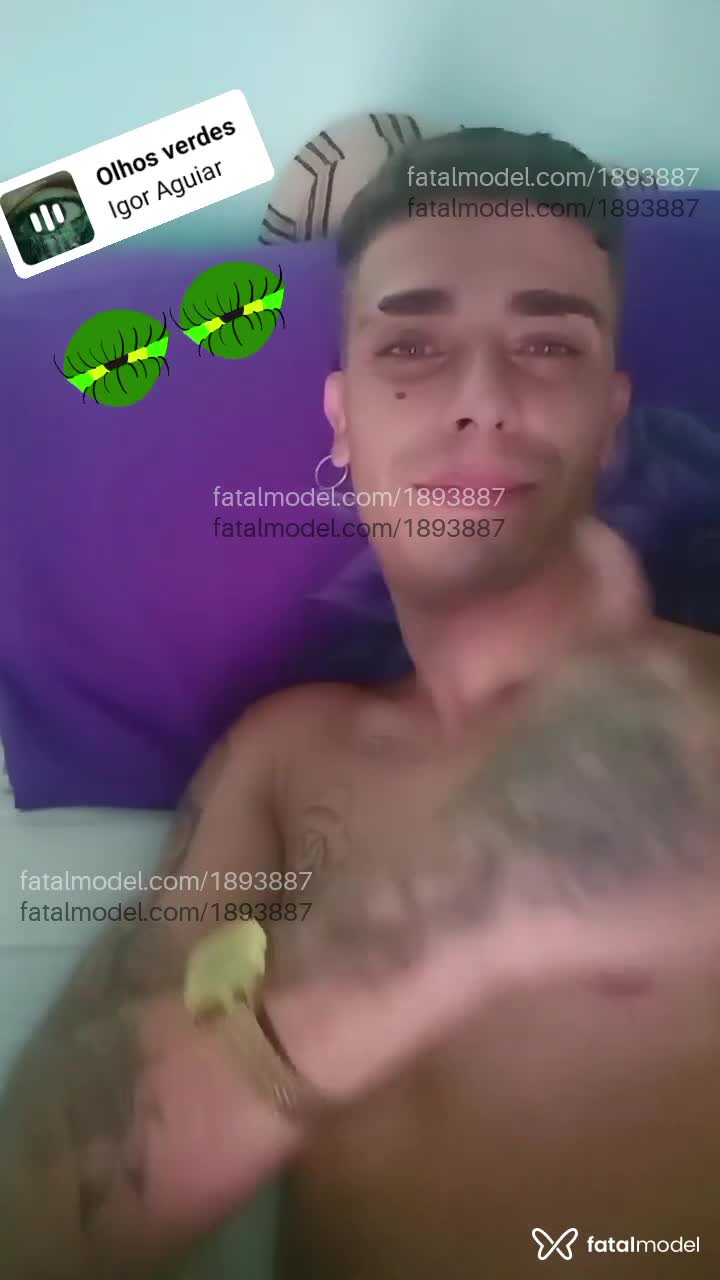 Acompanhante homem com cabelo castanho de olhos azuis em Balneário Camboriú - Alexandre