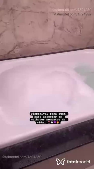 Acompanhante mulher com cabelo castanho de olhos castanhos em Tubarão - Potira Kira