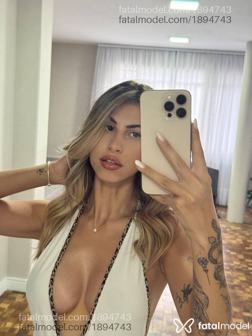 Acompanhante mulher morena (o) de olhos castanhos em Curitiba Acompanhante mulher morena (o) de olhos castanhos em Curitiba - Carla
