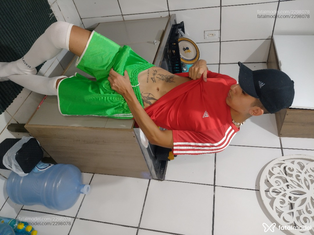 Acompanhante homem morena (o) de olhos castanhos em Florianópolis - Matías