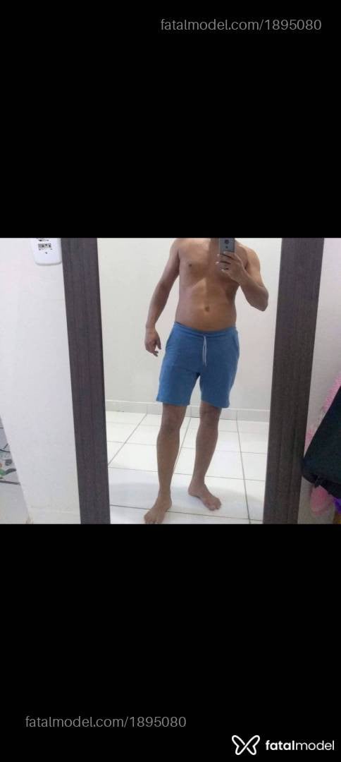 Acompanhante homem com cabelo castanho de olhos pretos em Palmas - Radames