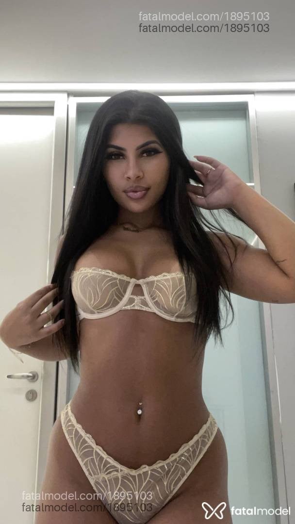 Acompanhante mulher morena (o) de olhos mel - Estella