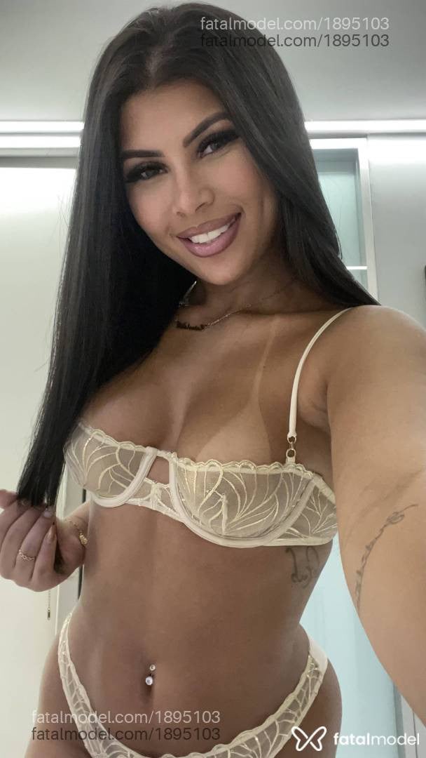 Acompanhante mulher morena (o) de olhos mel - Estella