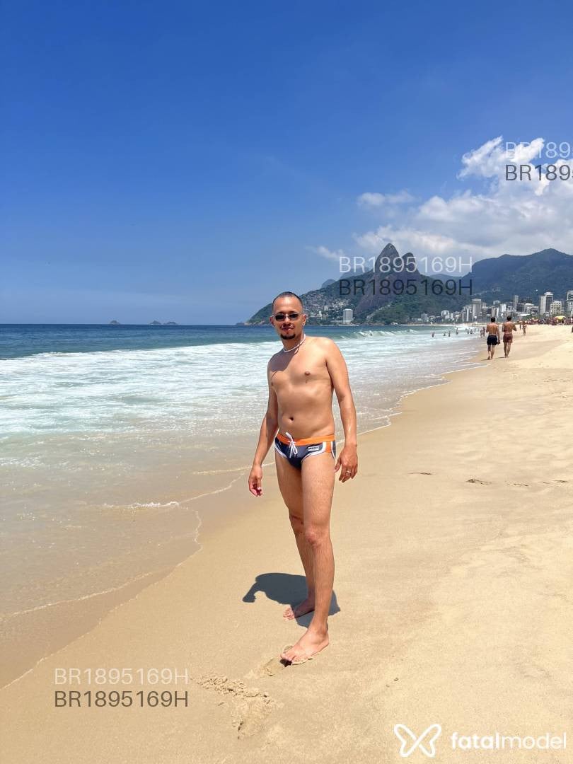 Acompanhante homem com cabelo castanho de olhos castanhos em Curitiba - LkVst