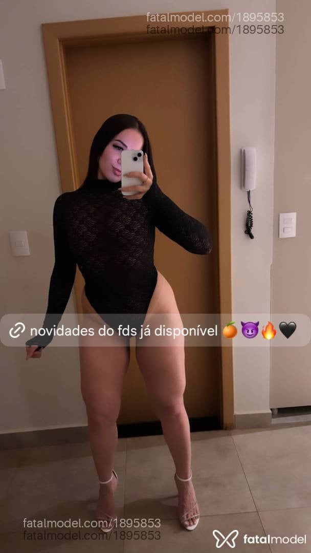 Acompanhante mulher com cabelo castanho de olhos castanhos - Aghata Lins