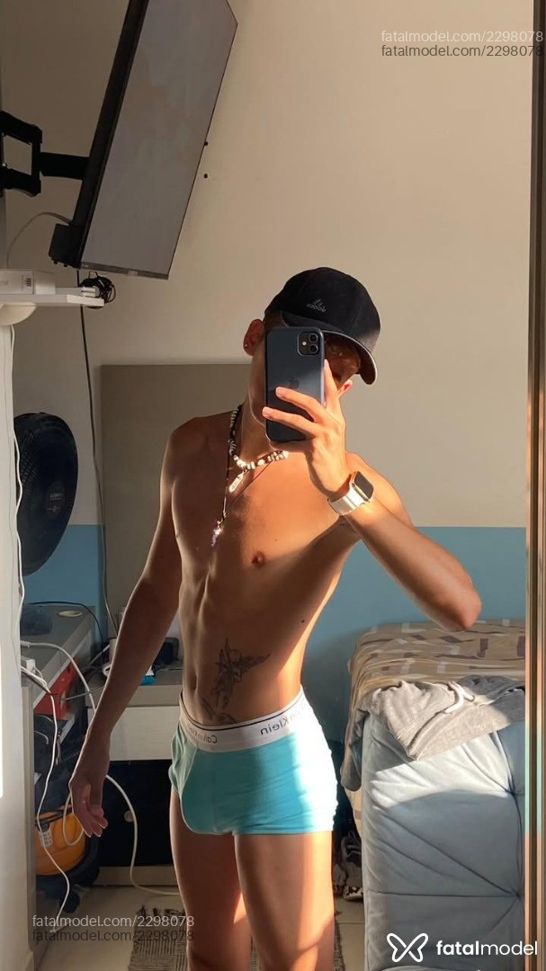 Acompanhante homem morena (o) de olhos castanhos em Florianópolis - Matías