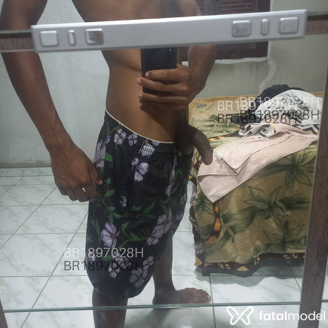 Acompanhante homem morena (o) de olhos castanhos em Criciúma - Lucas