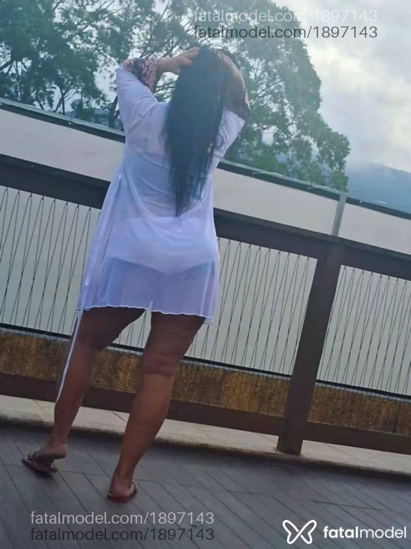 Acompanhante mulher morena (o) de olhos mel - Mooana Lhuara