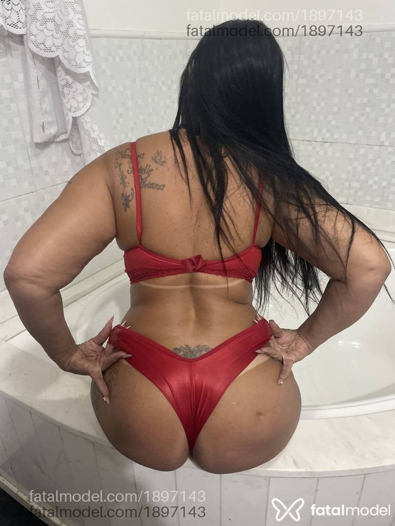Acompanhante mulher morena (o) de olhos mel - Mooana Lhuara