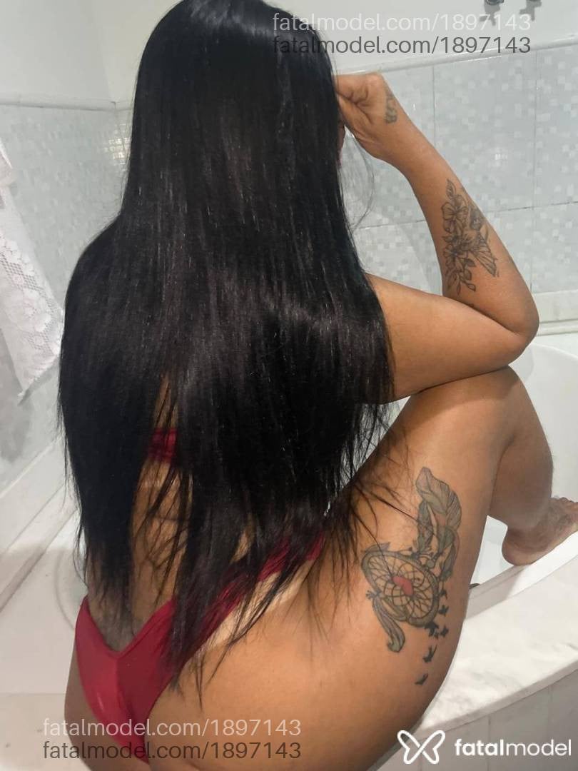 Acompanhante mulher morena (o) de olhos mel - Mooana Lhuara