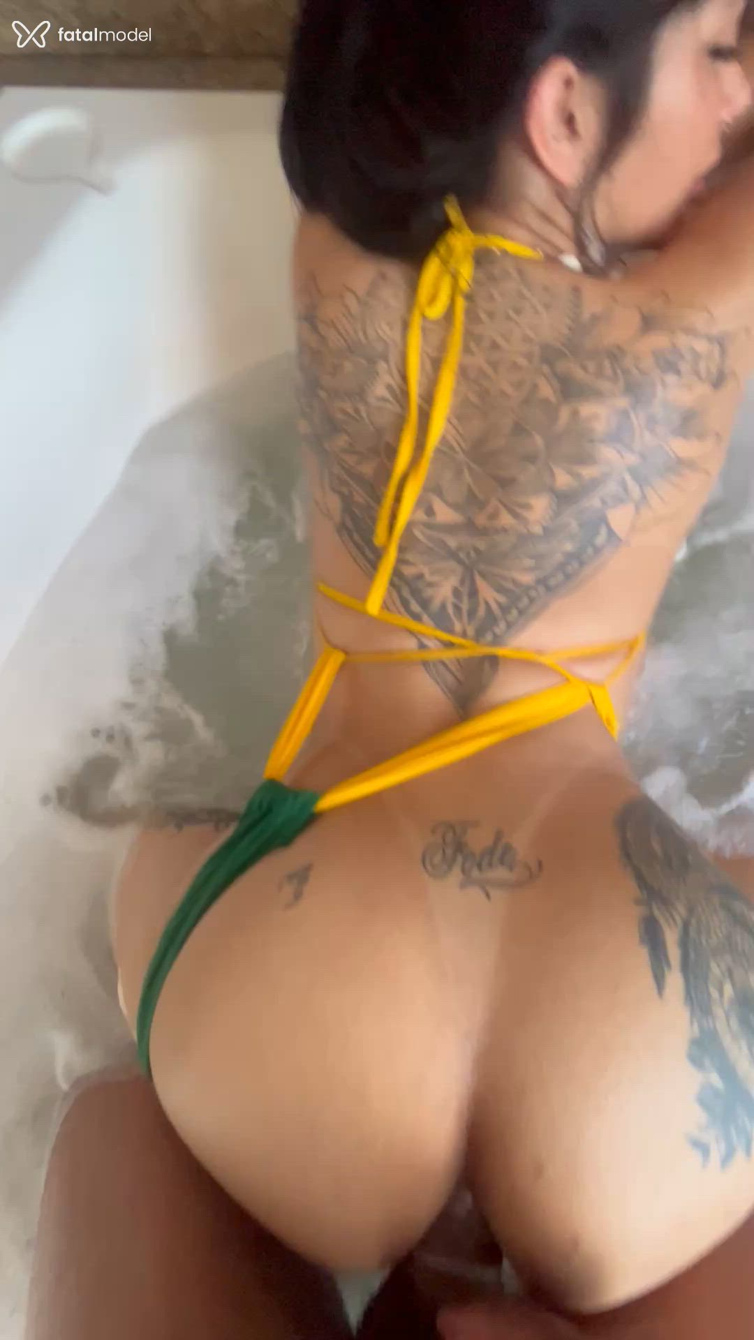 Acompanhante mulher trans morena (o) de olhos castanhos - Docinhomel