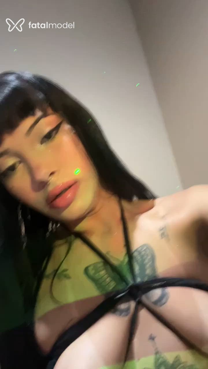 Acompanhante mulher trans morena (o) de olhos castanhos - Docinhomel Acompanhante mulher trans morena (o) de olhos castanhos - Docinhomel