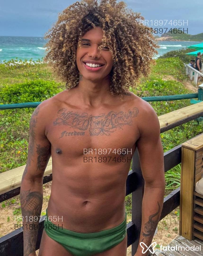 Acompanhante homem com cabelo castanho de olhos castanhos em São Paulo - Miqueias