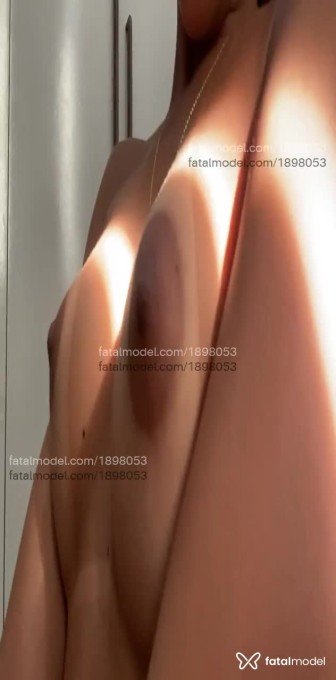 Acompanhante mulher com cabelo castanho de olhos castanhos em Virtual Acompanhante mulher com cabelo castanho de olhos castanhos em Virtual - Mellt