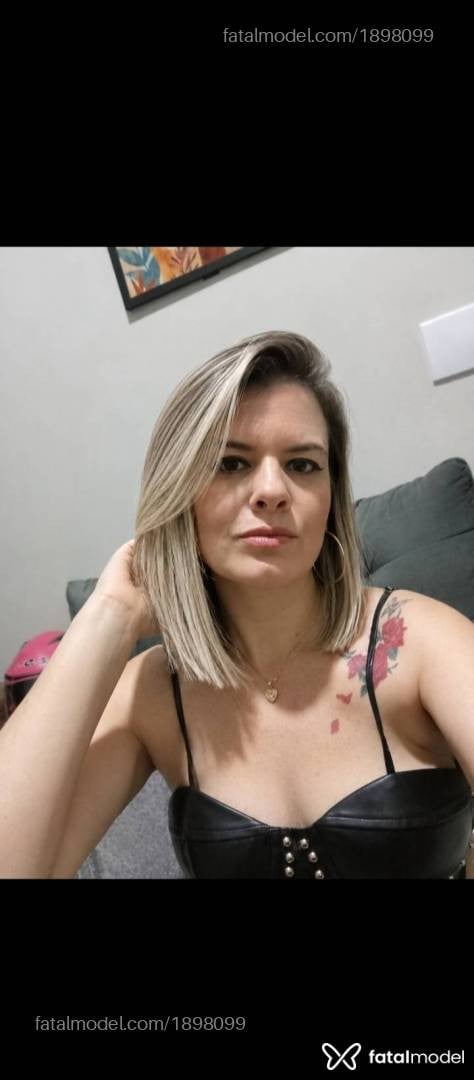 Acompanhante mulher loira (o) de olhos verdes - Carla