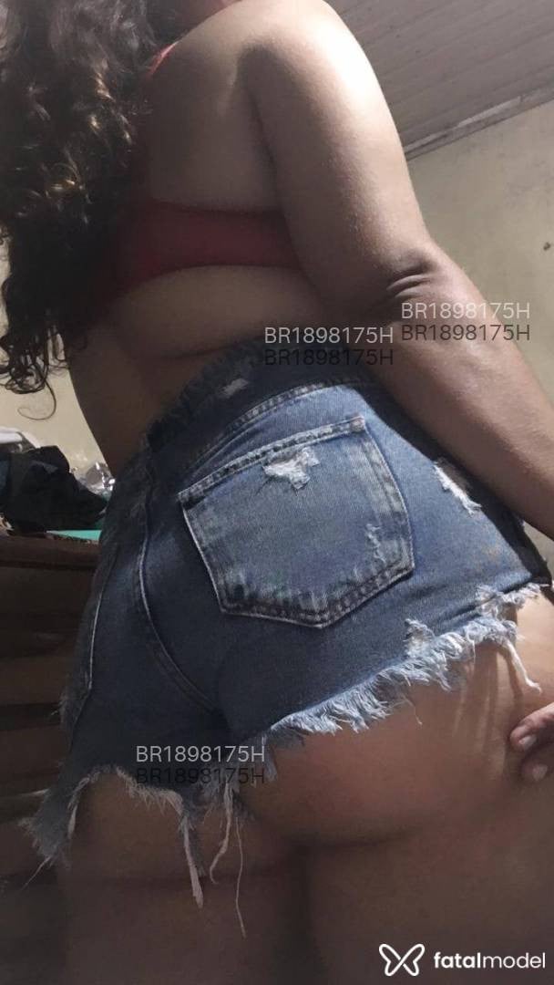 Acompanhante mulher com cabelo castanho de olhos castanhos em Pelotas - Débora silveira