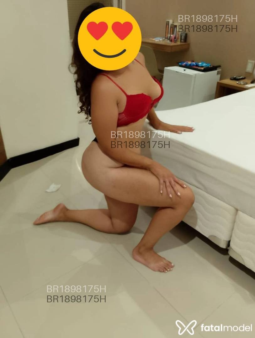 Acompanhante mulher com cabelo castanho de olhos castanhos em Pelotas - Débora silveira