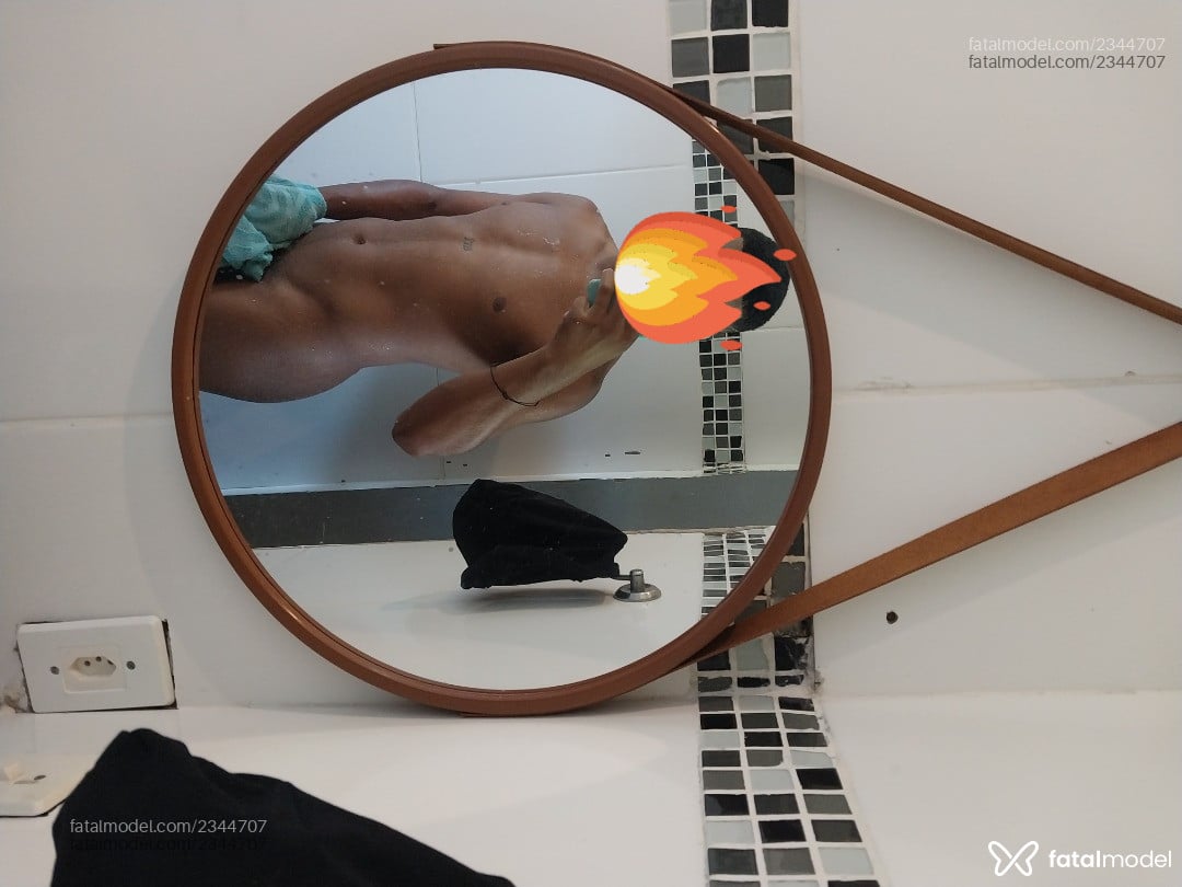 Acompanhante homem morena (o) de olhos castanhos em Virtual Acompanhante homem morena (o) de olhos castanhos em Virtual - Angelo