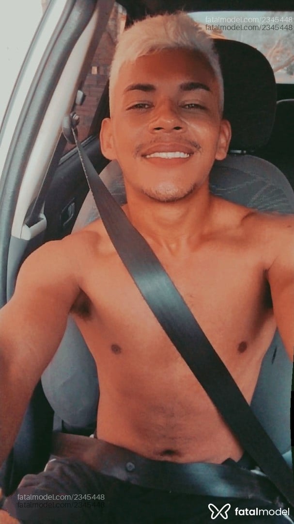 Acompanhante homem com cabelo grisalho de olhos castanhos em Chapecó - Rafael