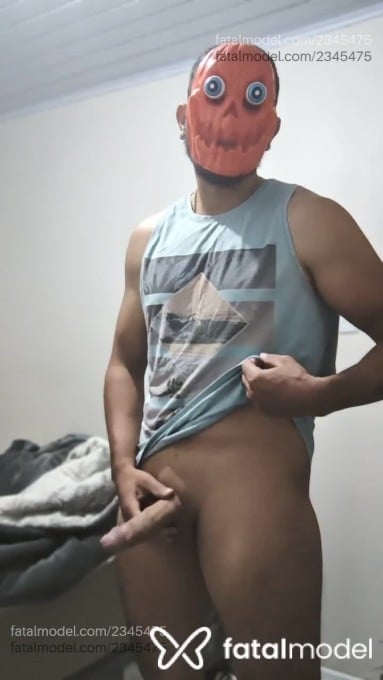 Acompanhante homem morena (o) de olhos castanhos - Pardin Acompanhante homem morena (o) de olhos castanhos - Pardin