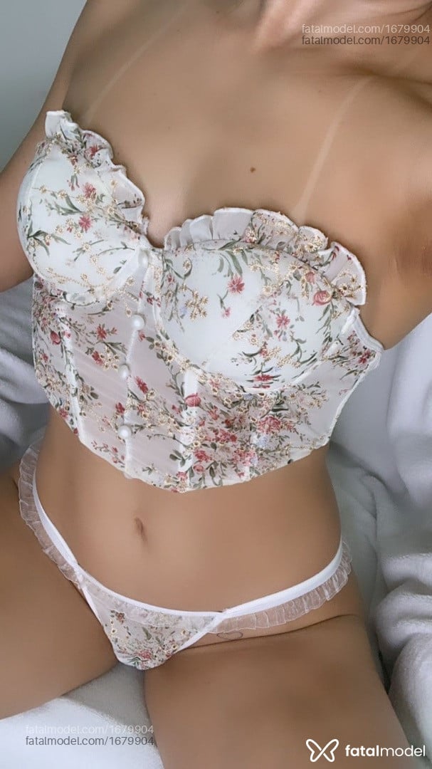 Acompanhante mulher com cabelo castanho de olhos castanhos em Belém - Camila