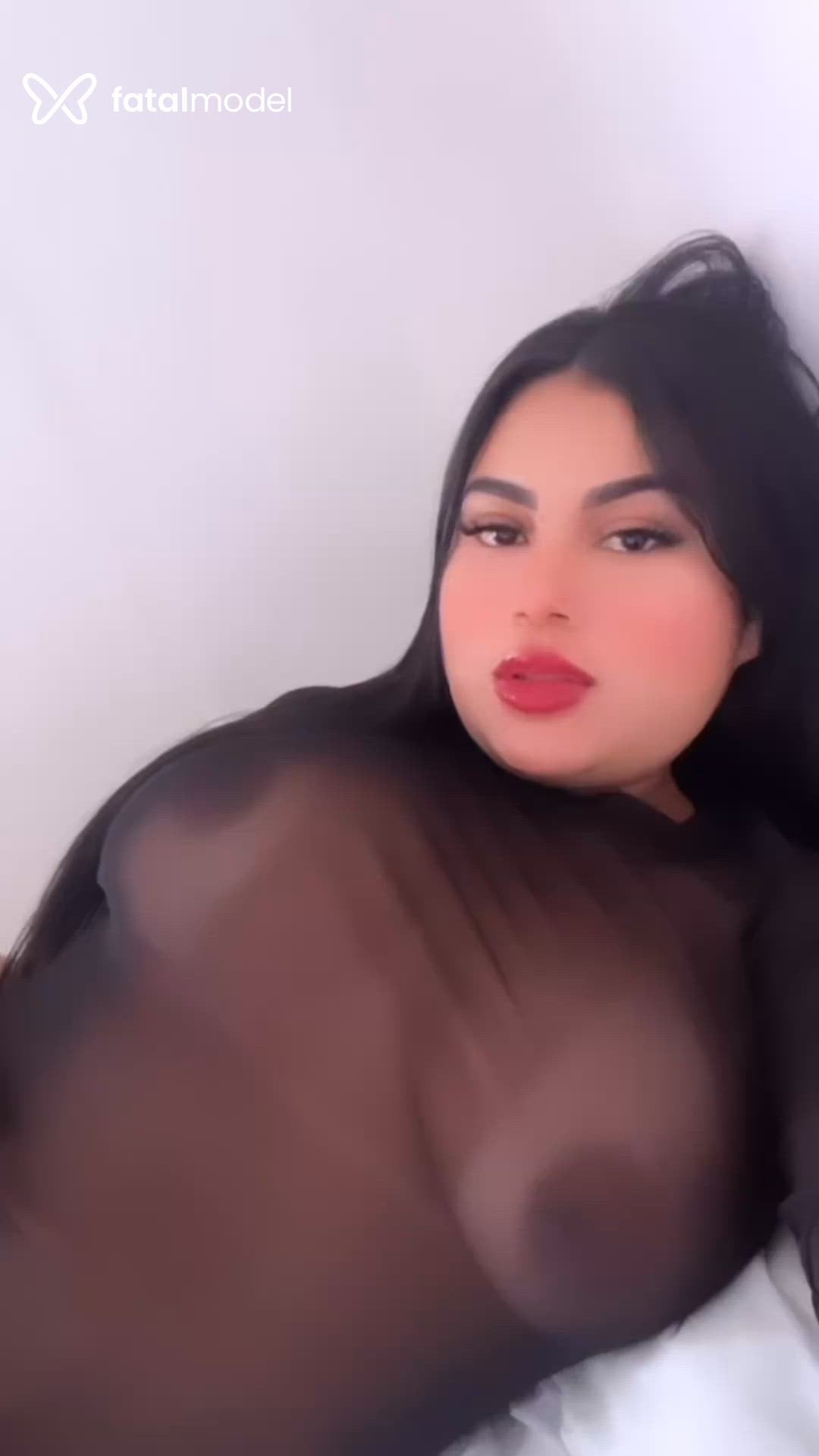 Acompanhante mulher morena (o) de olhos pretos - Melissa
