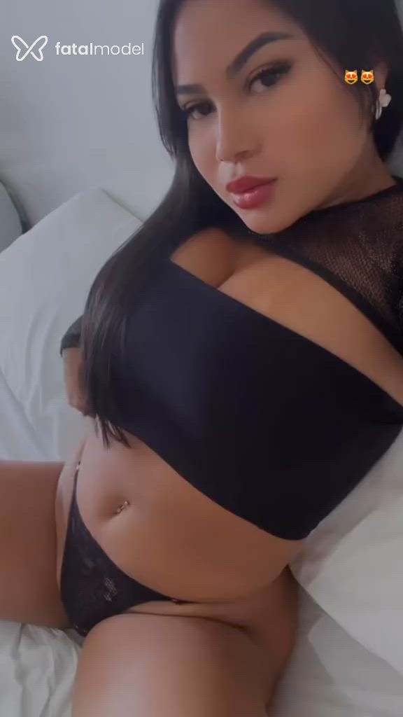 Acompanhante mulher morena (o) de olhos pretos - Melissa