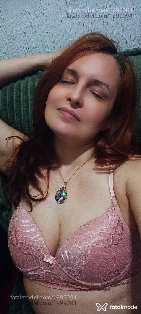 Acompanhante mulher ruiva (o) de olhos mel - Bella