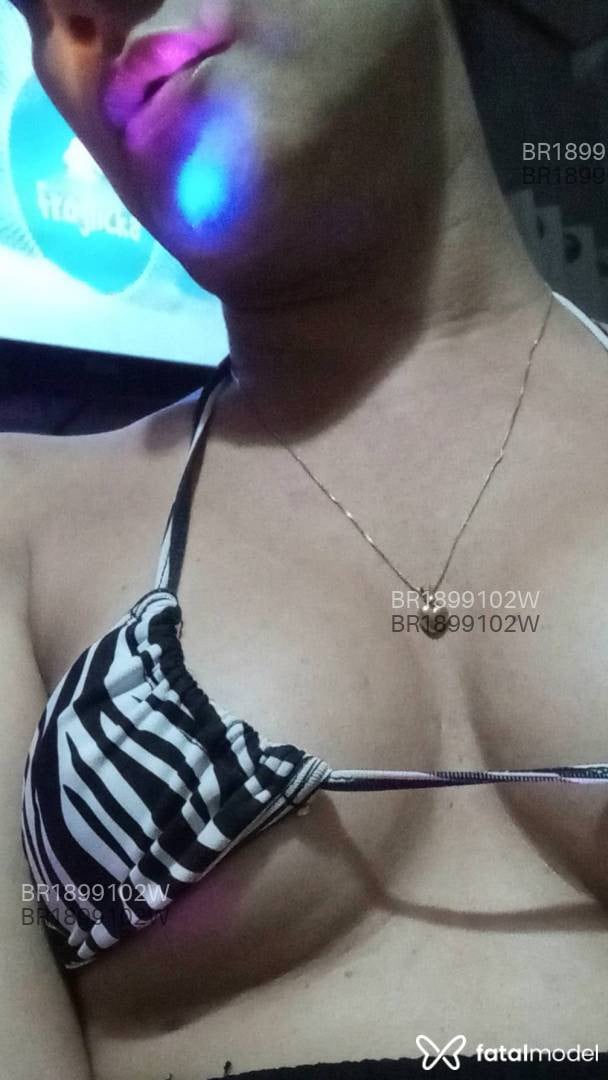 Acompanhante mulher trans morena (o) de olhos verdes em Itajaí - Fox Madalena