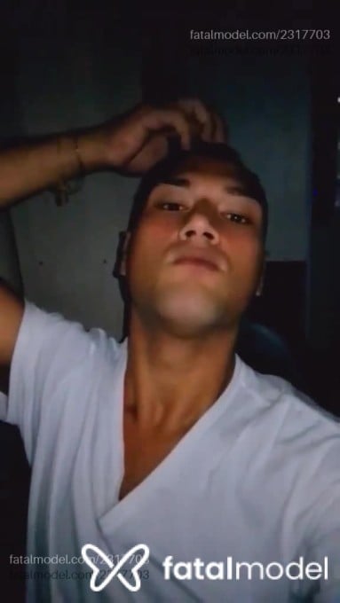 Acompanhante homem com cabelo castanho de olhos castanhos - Ariel Dicaprio Acompanhante homem com cabelo castanho de olhos castanhos - Ariel Dicaprio