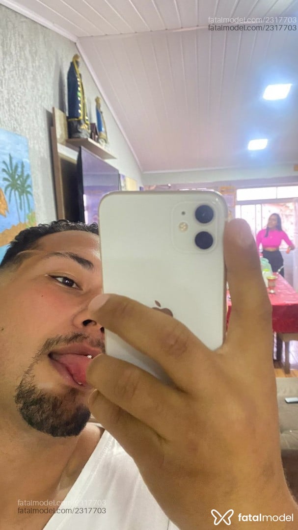 Acompanhante homem com cabelo castanho de olhos castanhos - Ariel Dicaprio Acompanhante homem com cabelo castanho de olhos castanhos - Ariel Dicaprio
