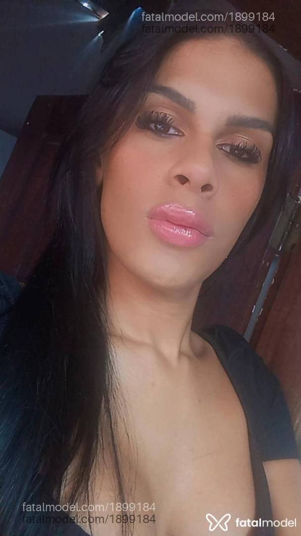 Acompanhante mulher trans com cabelo castanho de olhos mel - Rayka