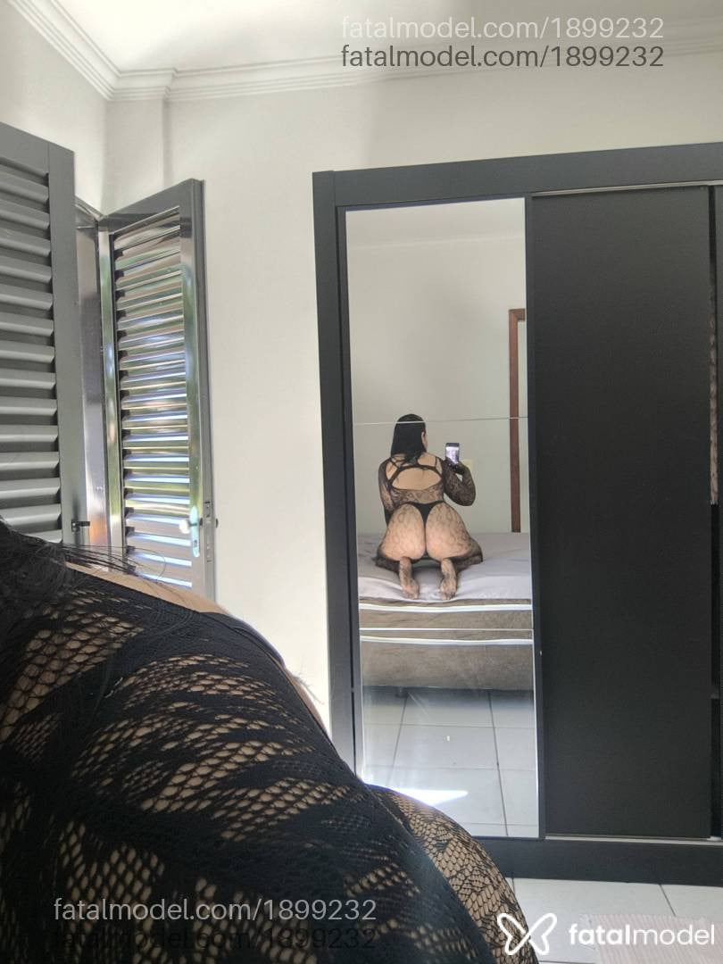 Acompanhante mulher com cabelo castanho de olhos castanhos - Mel
