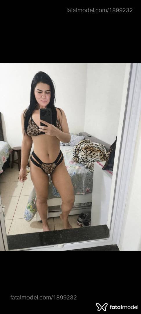 Acompanhante mulher com cabelo castanho de olhos castanhos - Mel