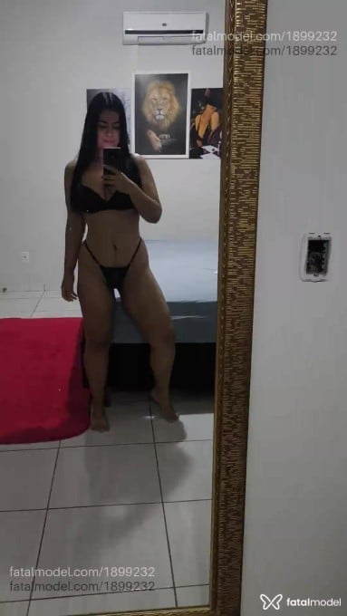 Acompanhante mulher com cabelo castanho de olhos castanhos - Mel Acompanhante mulher com cabelo castanho de olhos castanhos - Mel