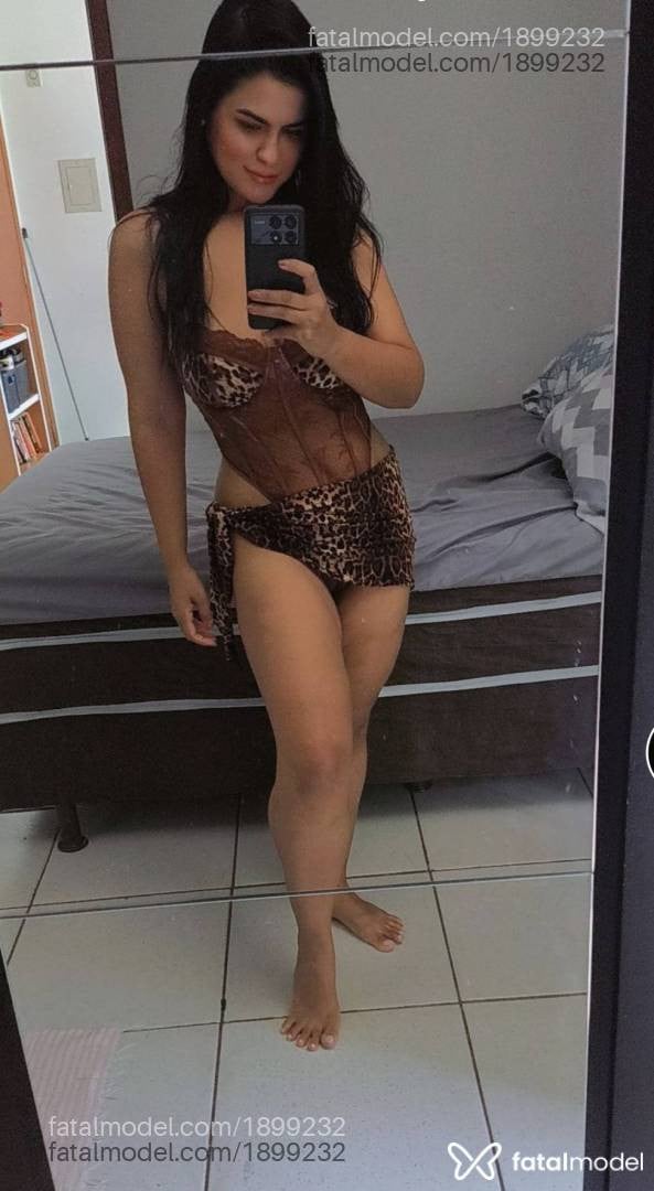 Acompanhante mulher com cabelo castanho de olhos castanhos - Mel Acompanhante mulher com cabelo castanho de olhos castanhos - Mel