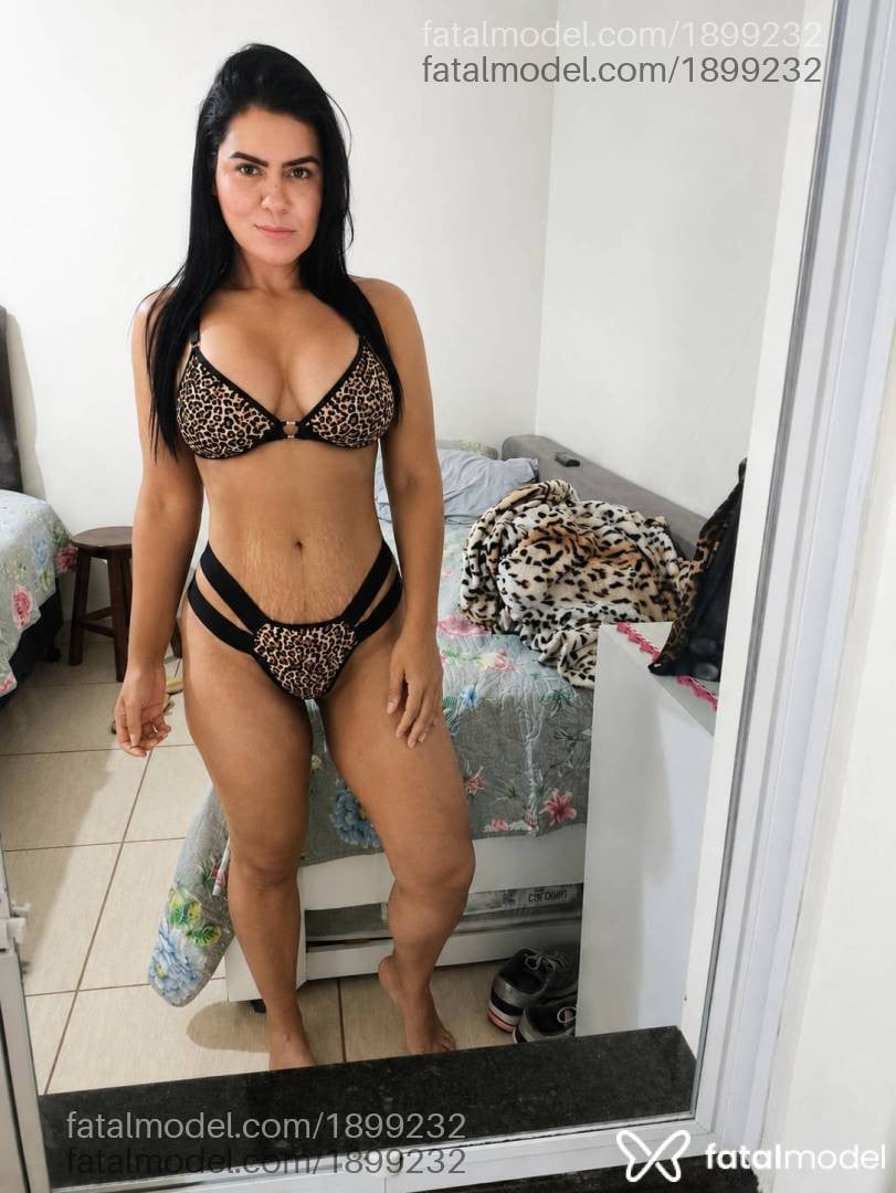 Acompanhante mulher com cabelo castanho de olhos castanhos - Mel