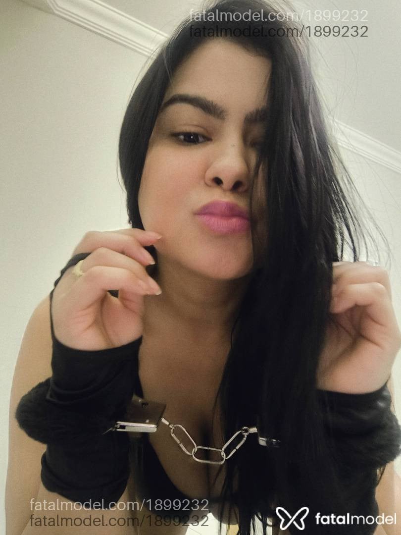 Acompanhante mulher com cabelo castanho de olhos castanhos - Mel Acompanhante mulher com cabelo castanho de olhos castanhos - Mel